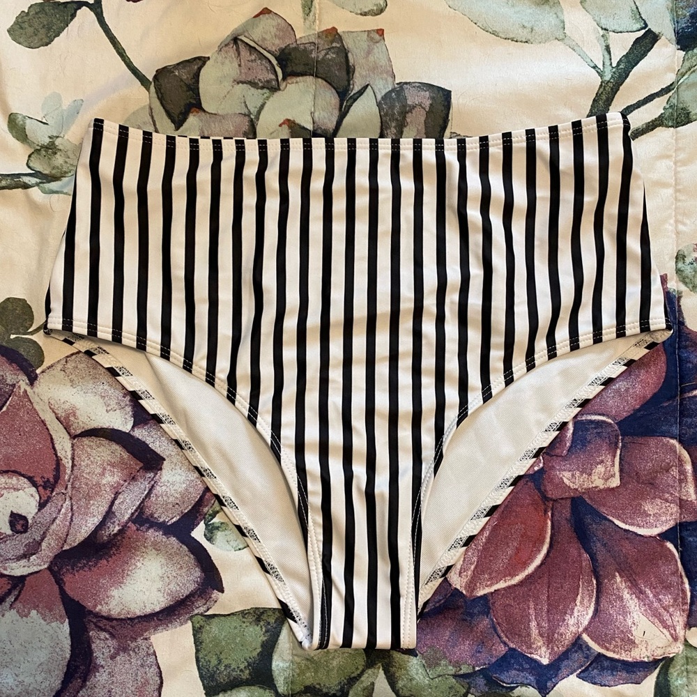 High waist bikini bottoms. Medium and large available